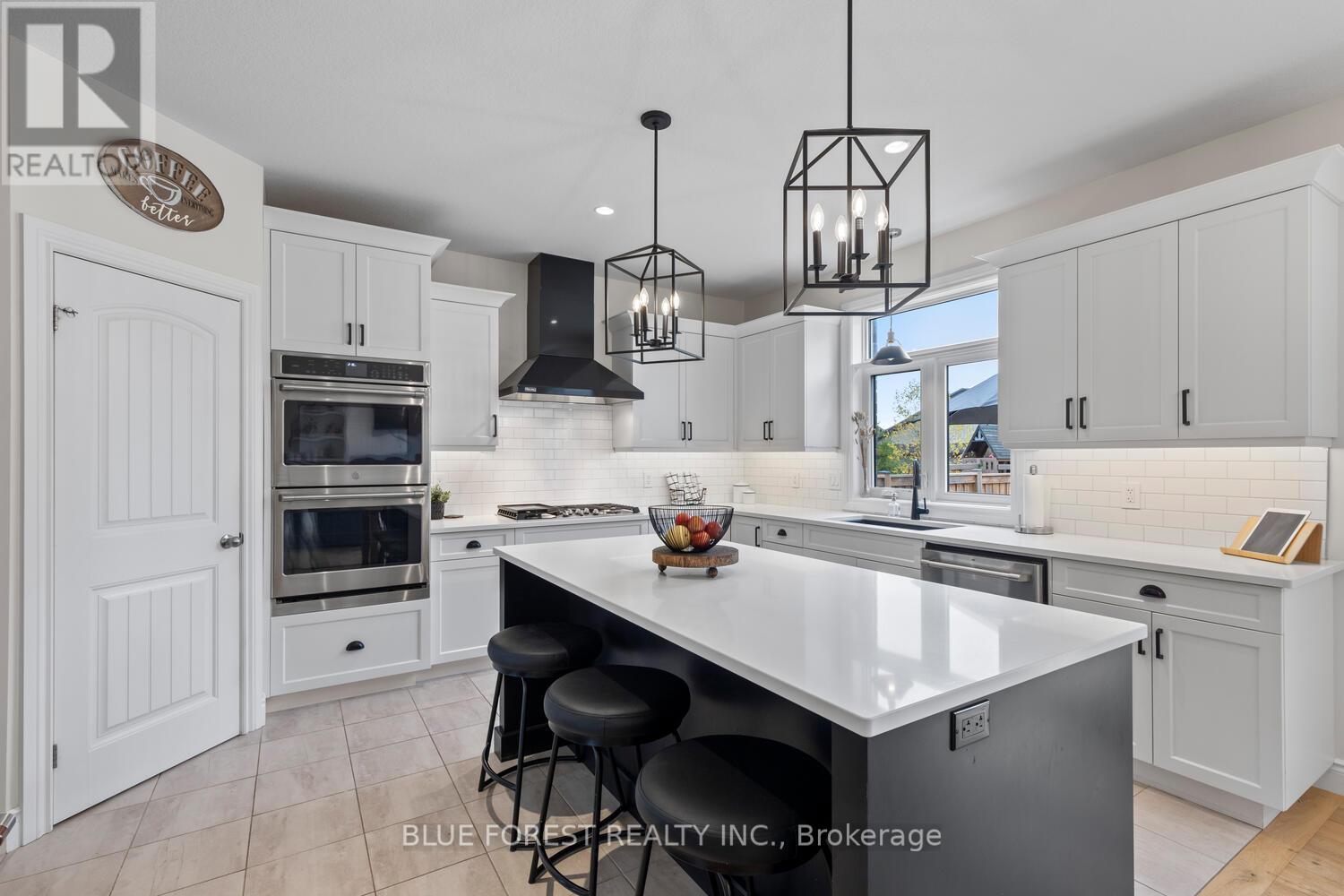 12 Violet Court, Middlesex Centre (Ilderton), Ontario  N0M 2A0 - Photo 10 - X12470505