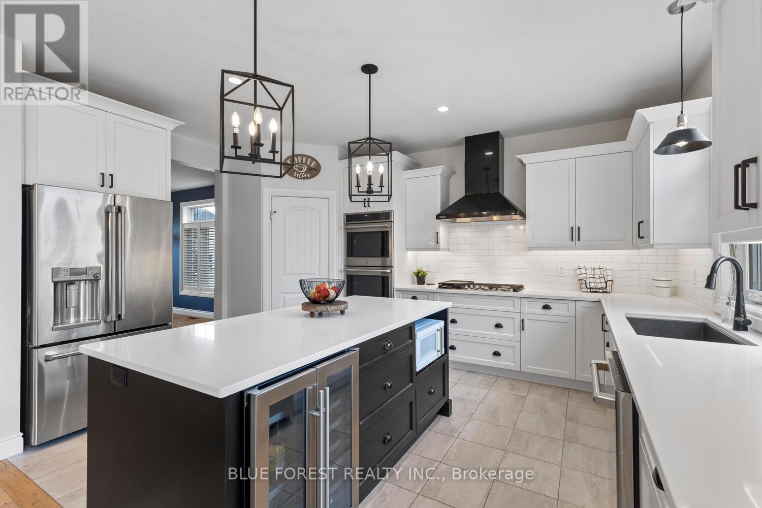 12 Violet Court, Middlesex Centre (Ilderton), Ontario  N0M 2A0 - Photo 11 - X12470505