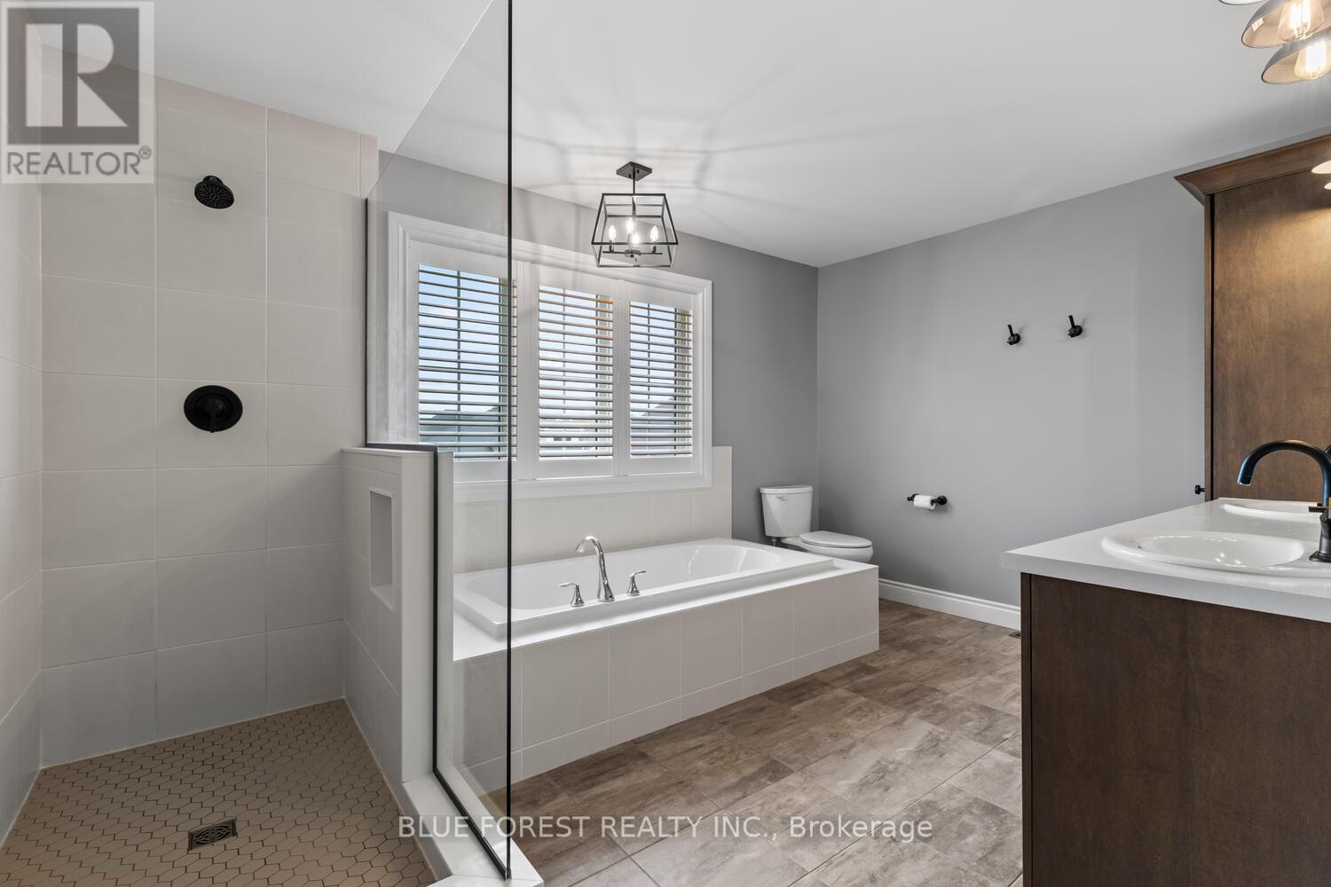 12 Violet Court, Middlesex Centre (Ilderton), Ontario  N0M 2A0 - Photo 25 - X12470505