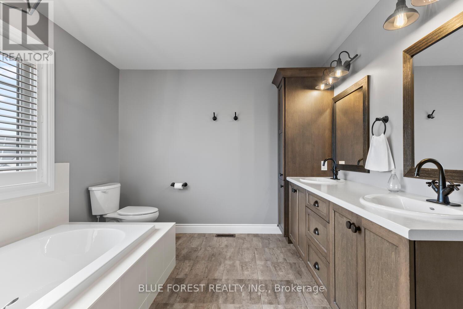 12 Violet Court, Middlesex Centre (Ilderton), Ontario  N0M 2A0 - Photo 26 - X12470505