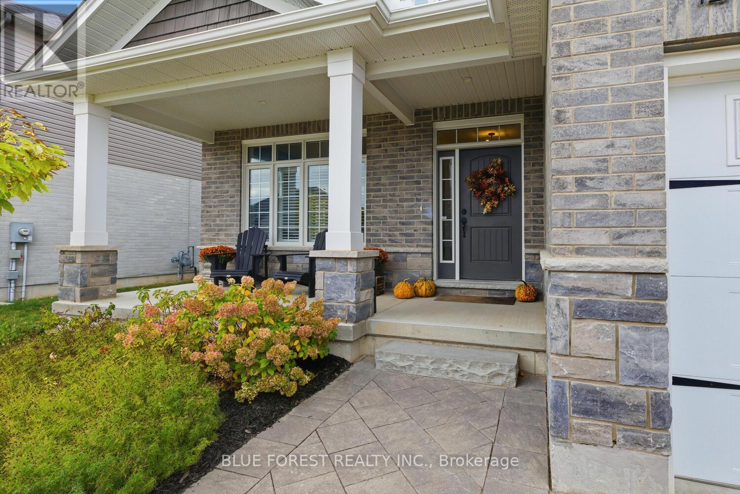 12 Violet Court, Middlesex Centre (Ilderton), Ontario  N0M 2A0 - Photo 3 - X12470505