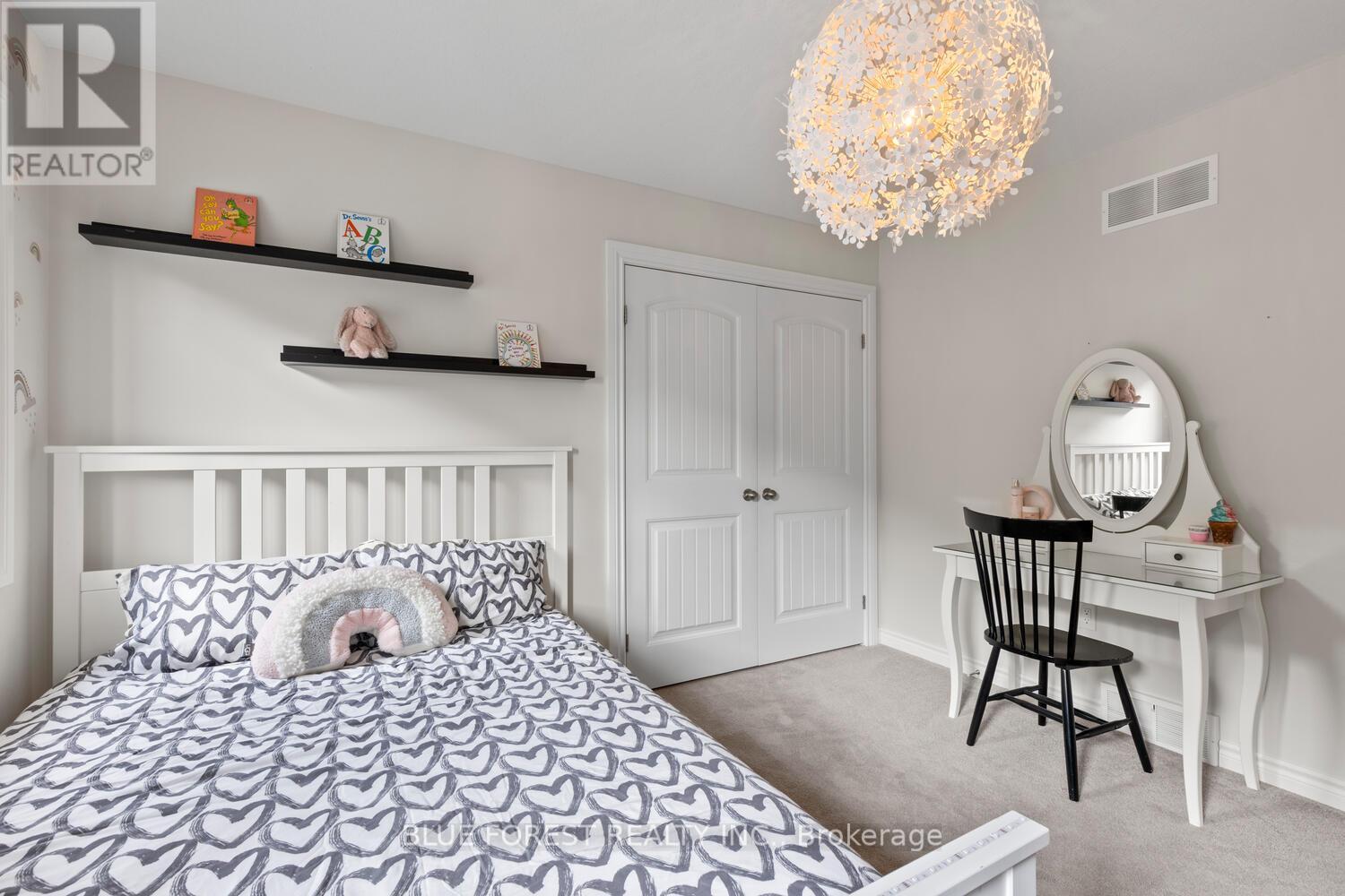 12 Violet Court, Middlesex Centre (Ilderton), Ontario  N0M 2A0 - Photo 33 - X12470505