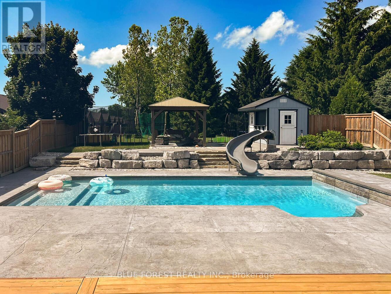12 Violet Court, Middlesex Centre (Ilderton), Ontario  N0M 2A0 - Photo 37 - X12470505
