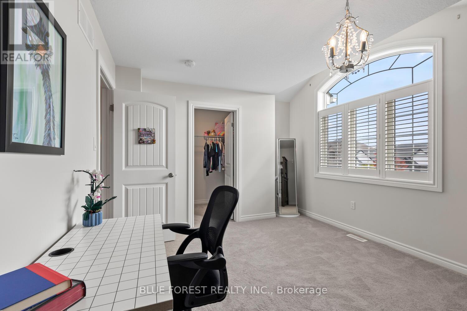 12 Violet Court, Middlesex Centre (Ilderton), Ontario  N0M 2A0 - Photo 35 - X12470505