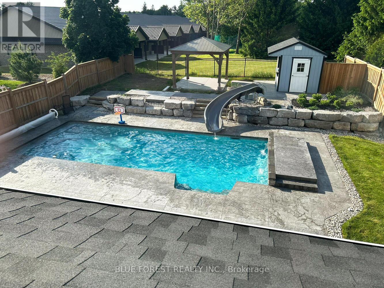 12 Violet Court, Middlesex Centre (Ilderton), Ontario  N0M 2A0 - Photo 40 - X12470505