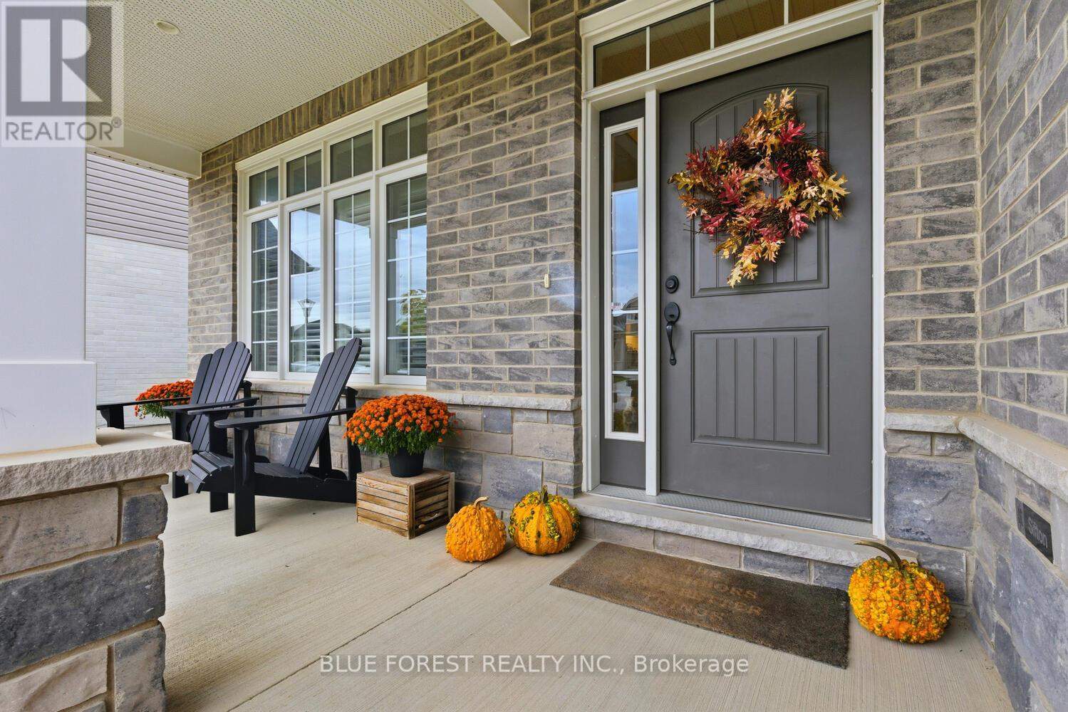 12 Violet Court, Middlesex Centre (Ilderton), Ontario  N0M 2A0 - Photo 4 - X12470505