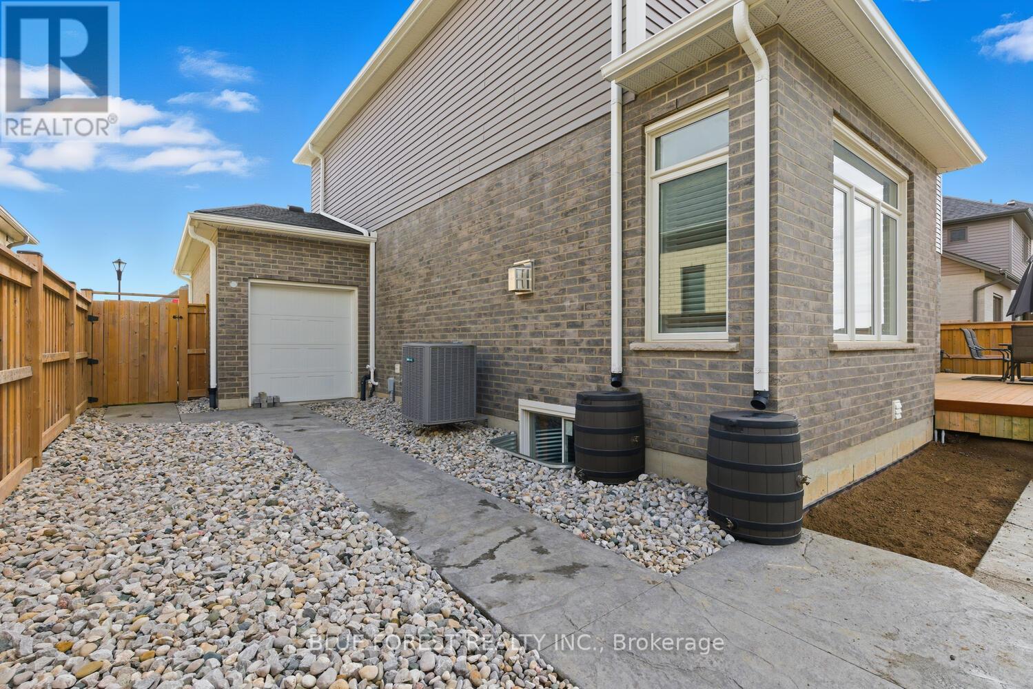 12 Violet Court, Middlesex Centre (Ilderton), Ontario  N0M 2A0 - Photo 46 - X12470505