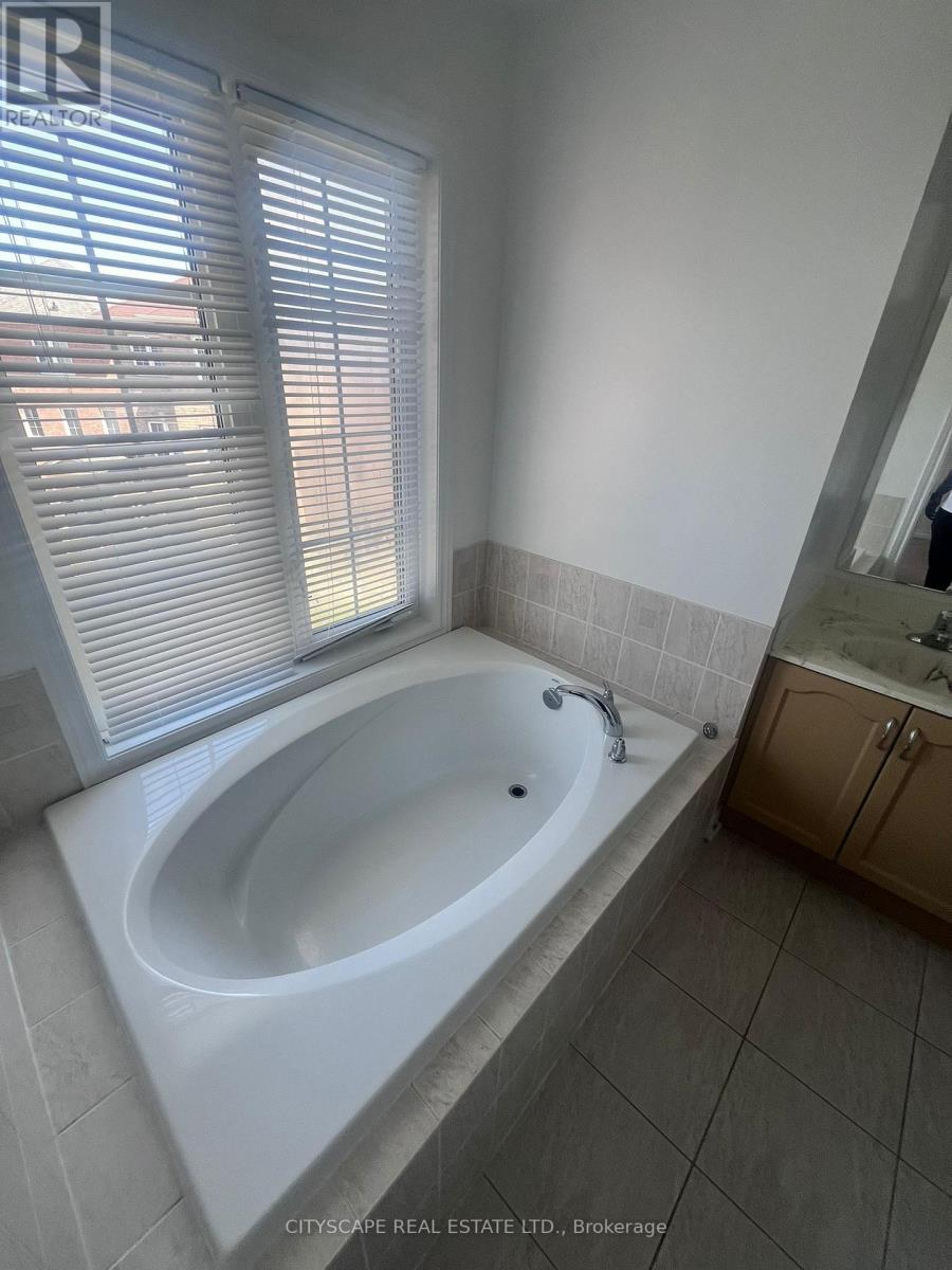 27 Frost King Lane, Toronto, Ontario  M9W 0A5 - Photo 12 - W12470628