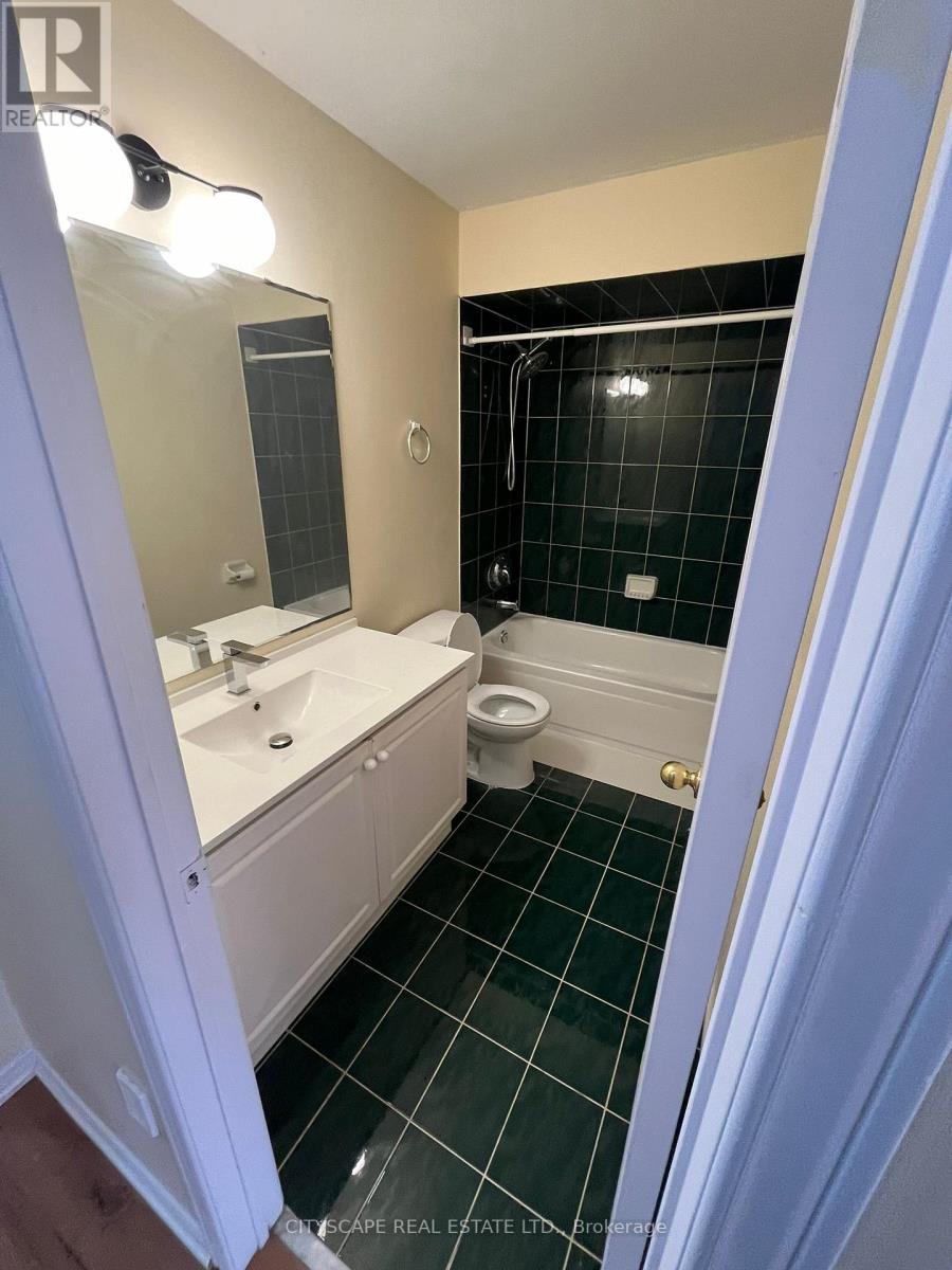 27 Frost King Lane, Toronto, Ontario  M9W 0A5 - Photo 7 - W12470628