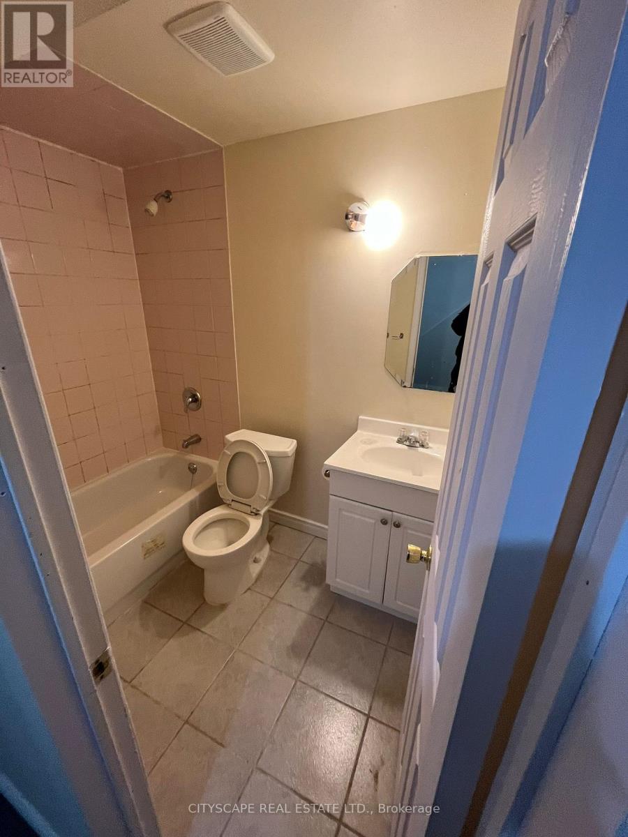 27 Frost King Lane, Toronto, Ontario  M9W 0A5 - Photo 8 - W12470628