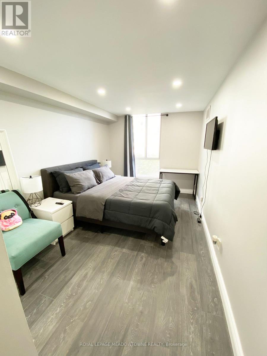 307 - 145 Hillcrest Avenue, Mississauga, Ontario  L5B 3Z1 - Photo 12 - W12470635