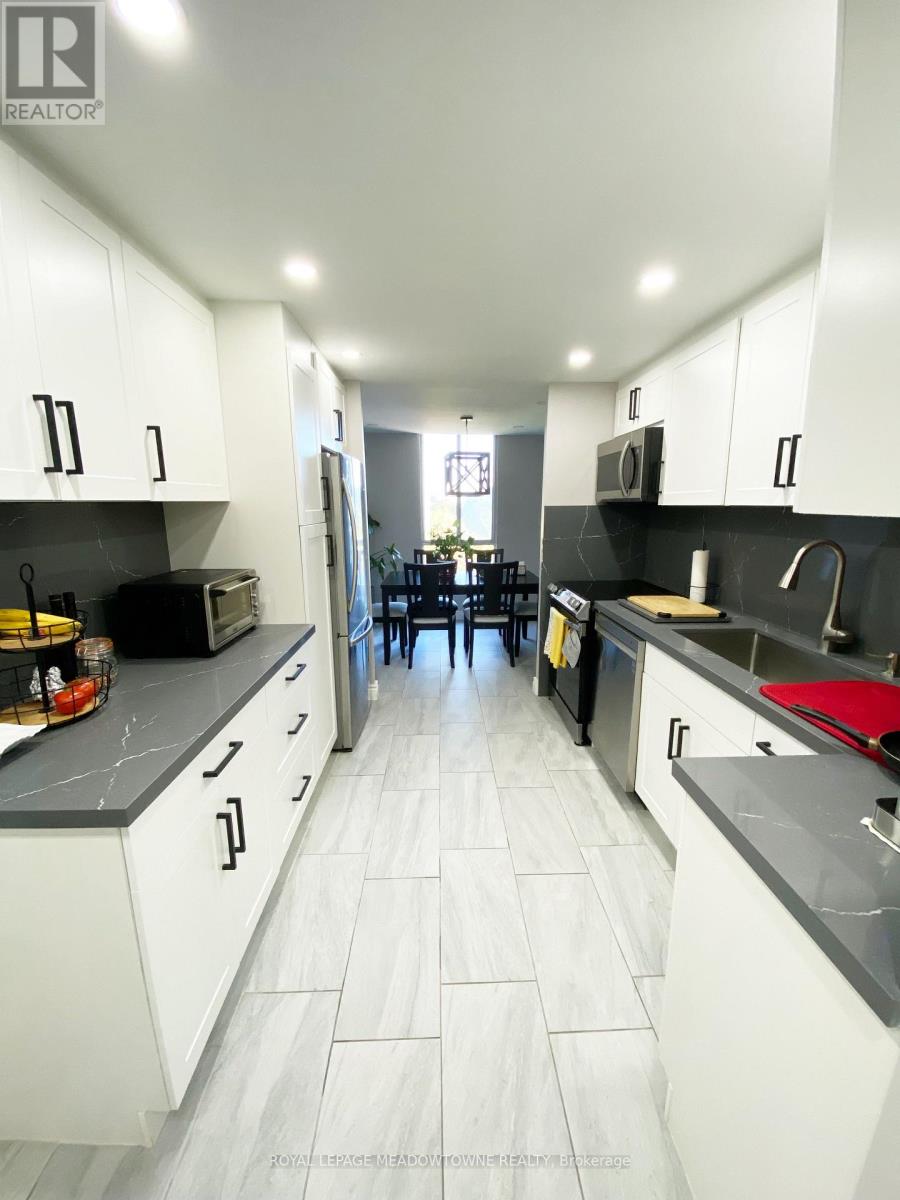 307 - 145 Hillcrest Avenue, Mississauga, Ontario  L5B 3Z1 - Photo 4 - W12470635