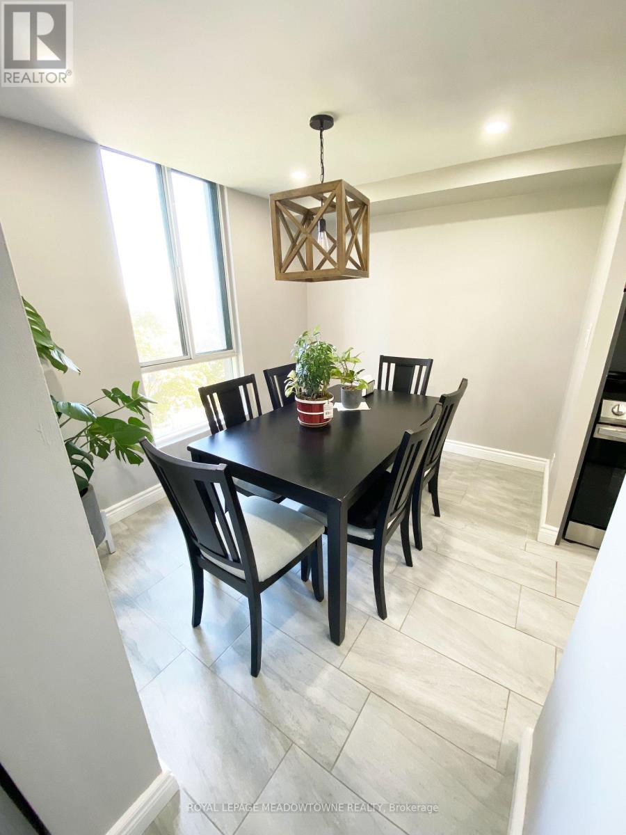 307 - 145 Hillcrest Avenue, Mississauga, Ontario  L5B 3Z1 - Photo 6 - W12470635