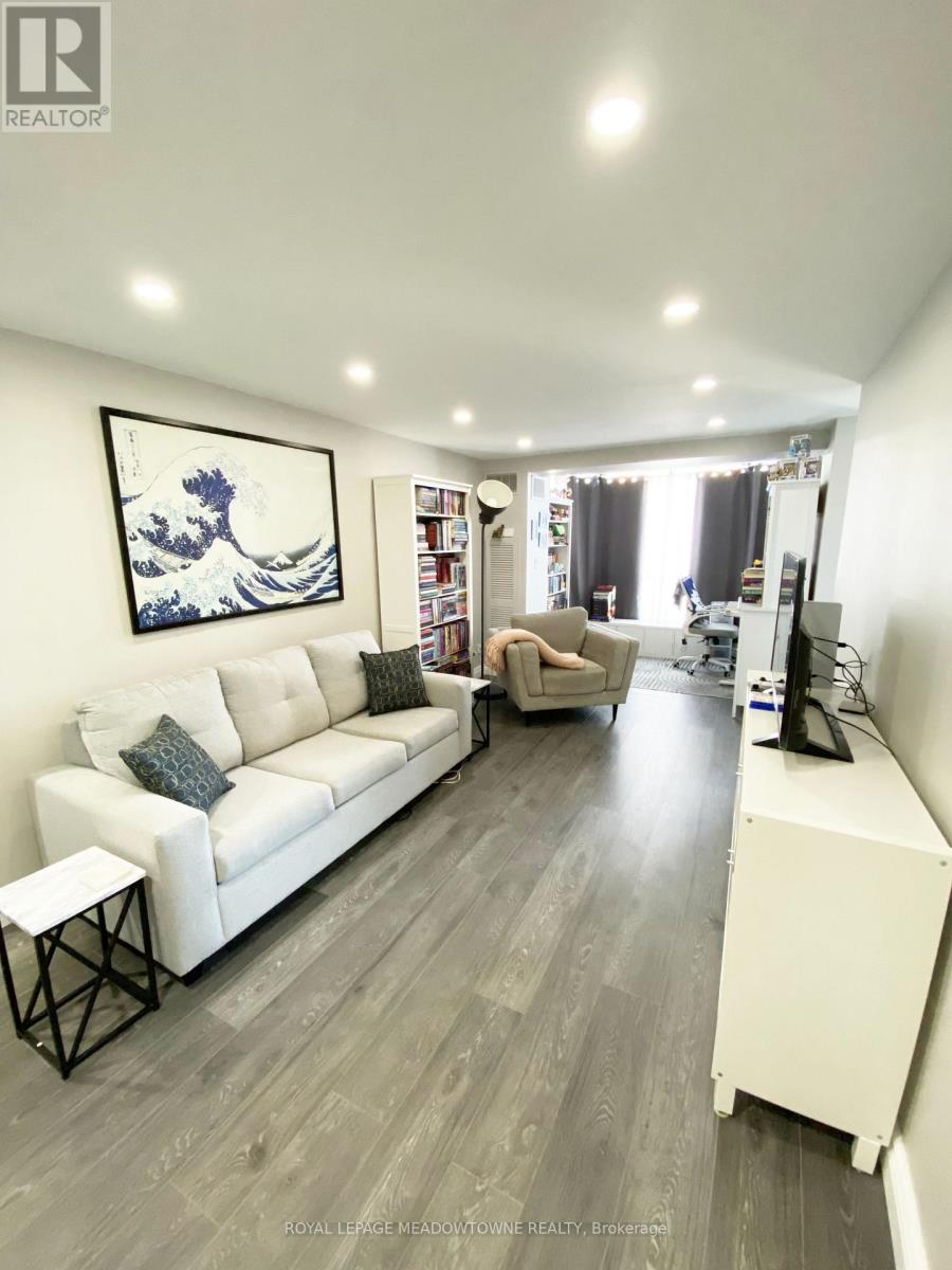 307 - 145 Hillcrest Avenue, Mississauga, Ontario  L5B 3Z1 - Photo 7 - W12470635