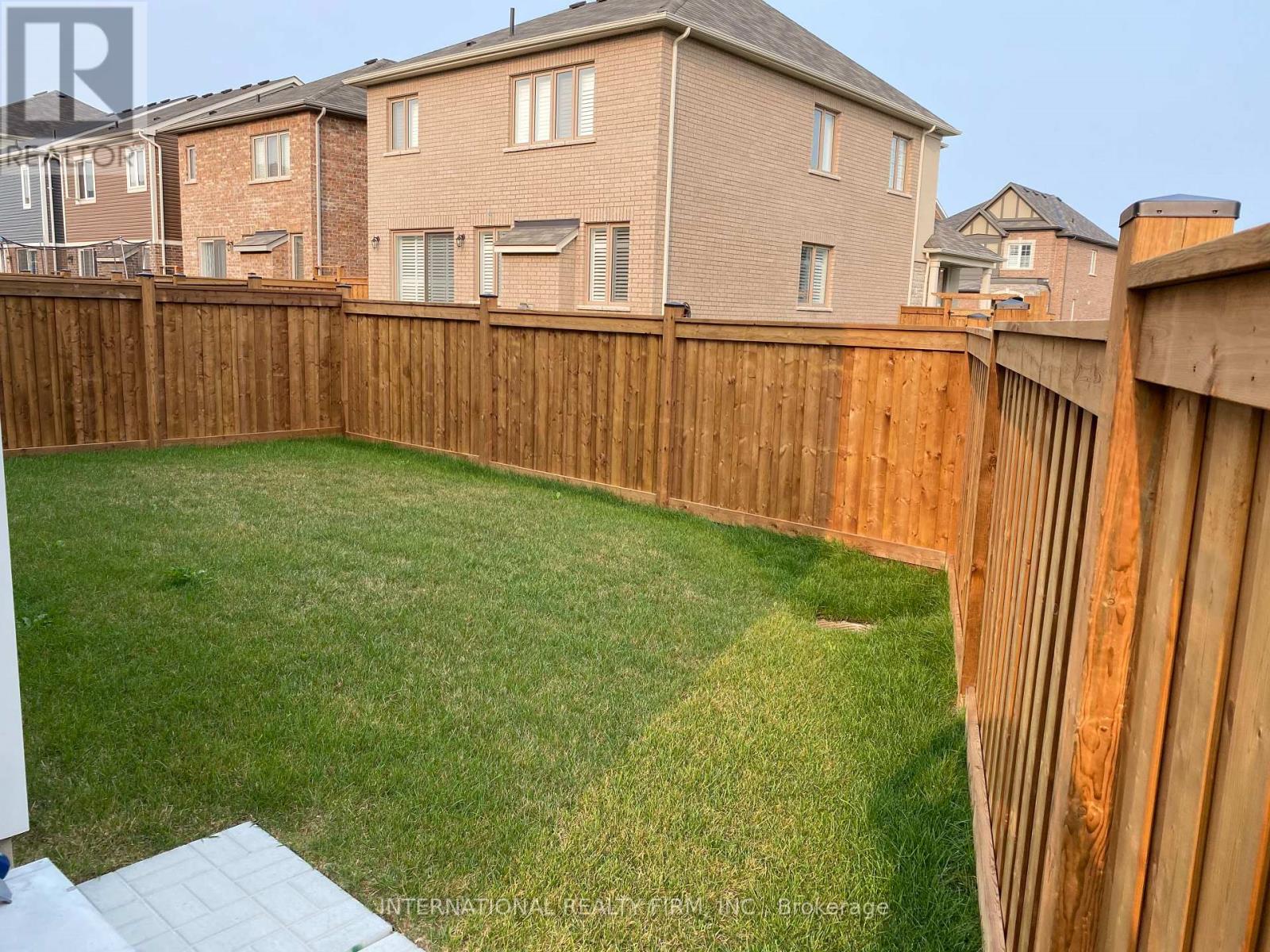 612 Juneberry Court, Milton, Ontario  L9E 1M8 - Photo 6 - W12470645