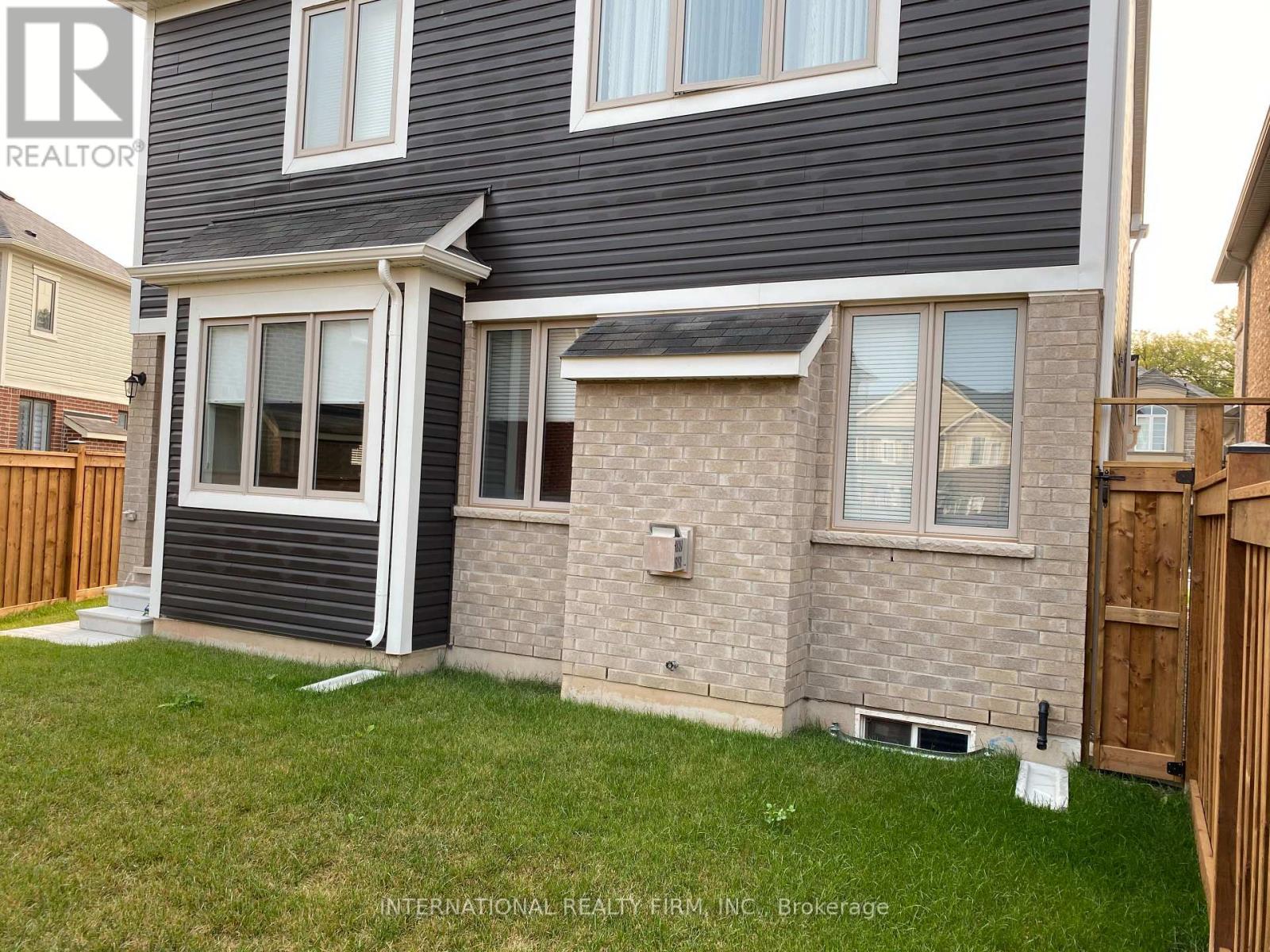 612 Juneberry Court, Milton, Ontario  L9E 1M8 - Photo 7 - W12470645