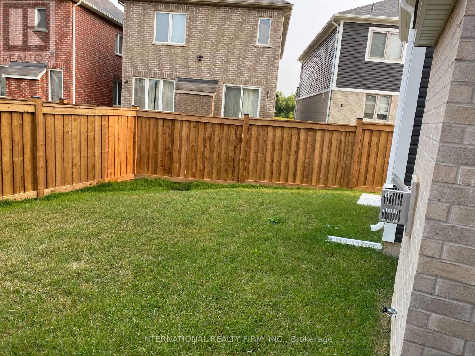 612 Juneberry Court, Milton, Ontario  L9E 1M8 - Photo 8 - W12470645