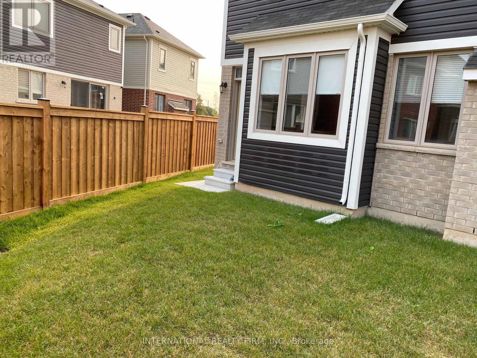 612 Juneberry Court, Milton, Ontario  L9E 1M8 - Photo 9 - W12470645