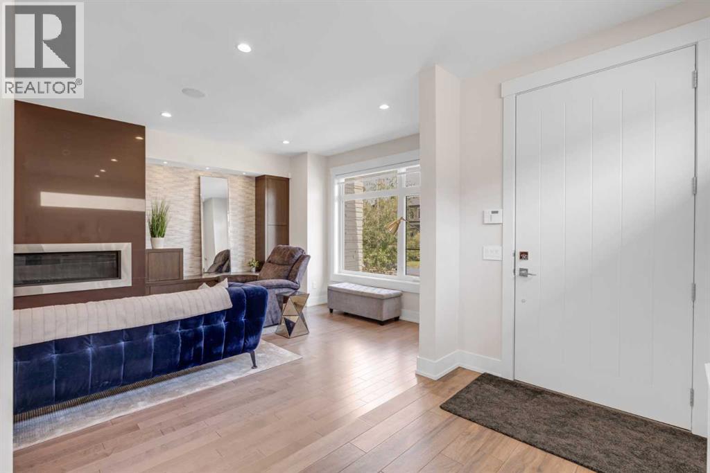 2635 29 Street Sw, Calgary, Alberta  T3E 2K6 - Photo 3 - A2265225