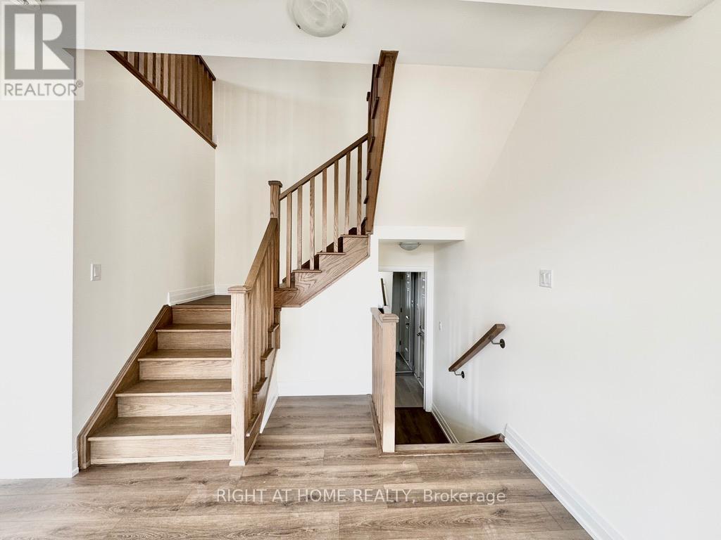 Upper - 70 Bearberry Road, Springwater, Ontario  L9X 2E1 - Photo 8 - S12470646