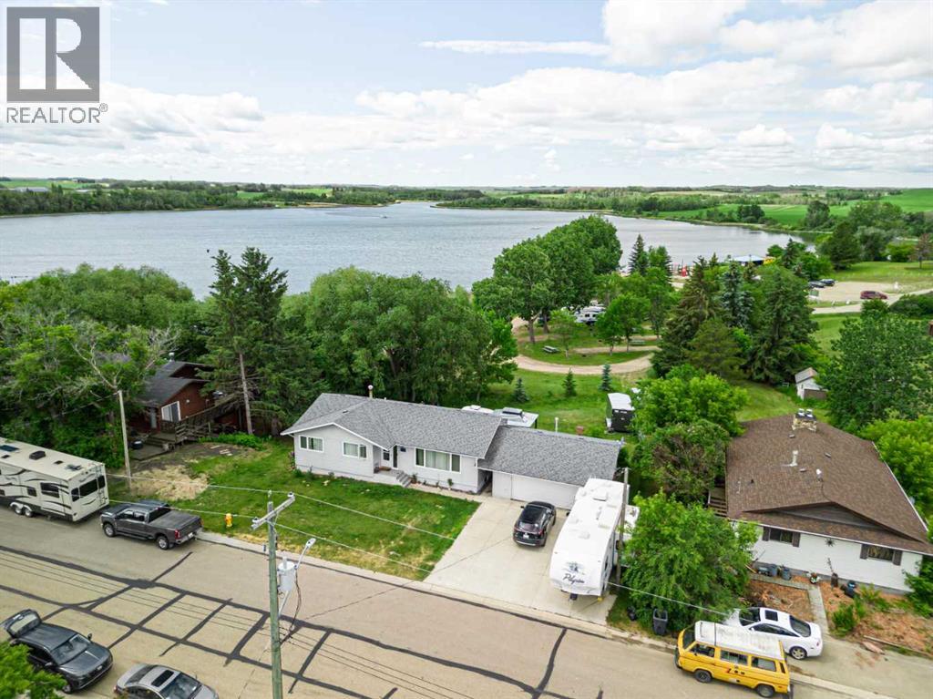 4812 Lake Street, Alix, Alberta  T0C 0B0 - Photo 1 - A2250949