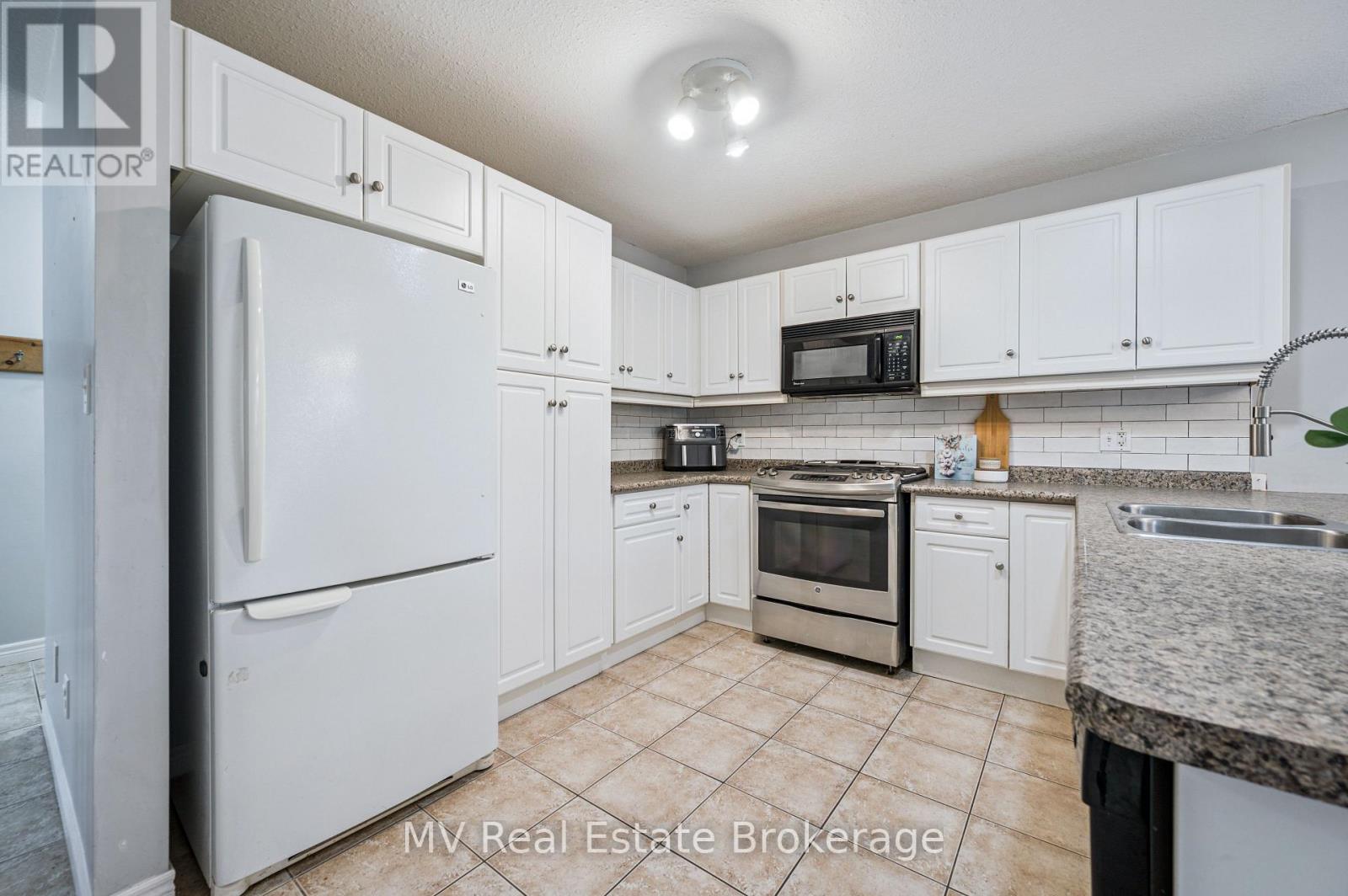539 Black Street, Centre Wellington (Fergus), Ontario  N1M 0A3 - Photo 11 - X12470655