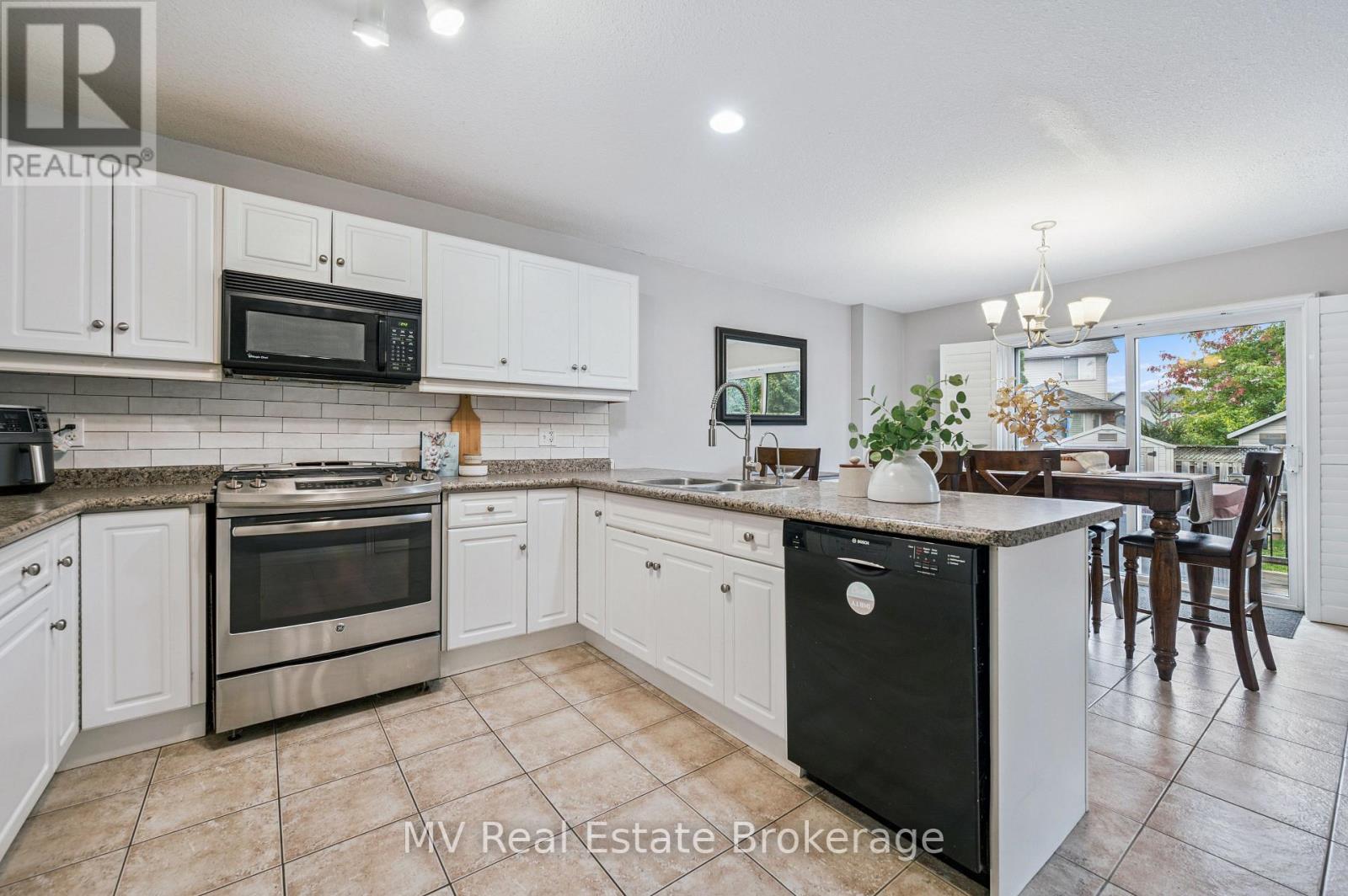 539 Black Street, Centre Wellington (Fergus), Ontario  N1M 0A3 - Photo 12 - X12470655