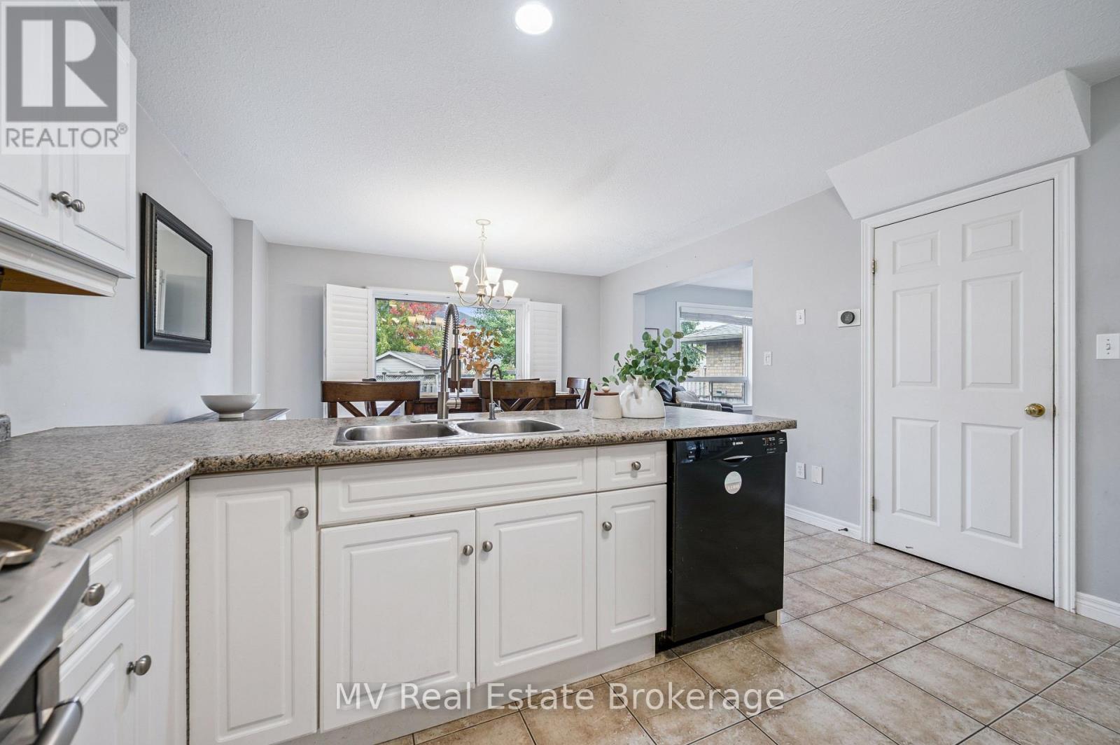 539 Black Street, Centre Wellington (Fergus), Ontario  N1M 0A3 - Photo 13 - X12470655