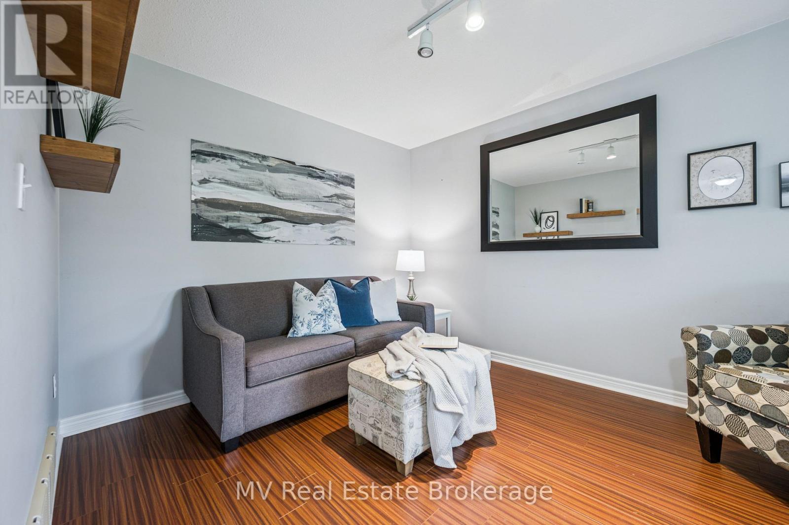 539 Black Street, Centre Wellington (Fergus), Ontario  N1M 0A3 - Photo 8 - X12470655