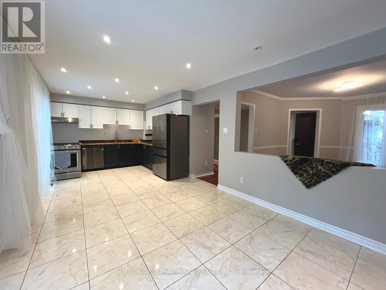 71 Covent Crescent, Aurora, Ontario  L4G 6R1 - Photo 7 - N12461804