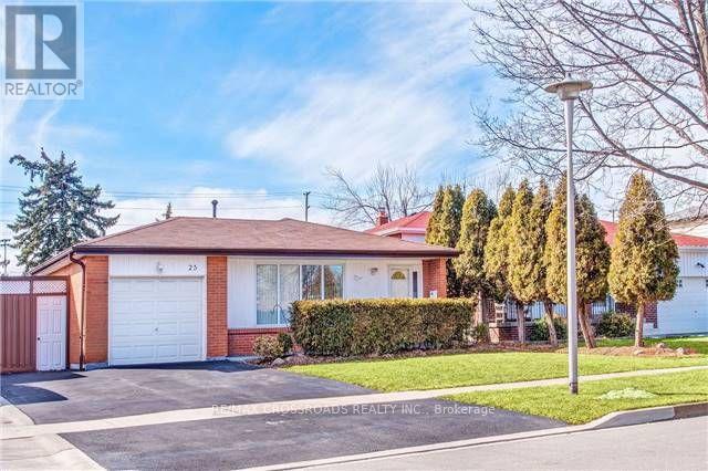 25 GLEBE CRESCENT, Brampton, Ontario