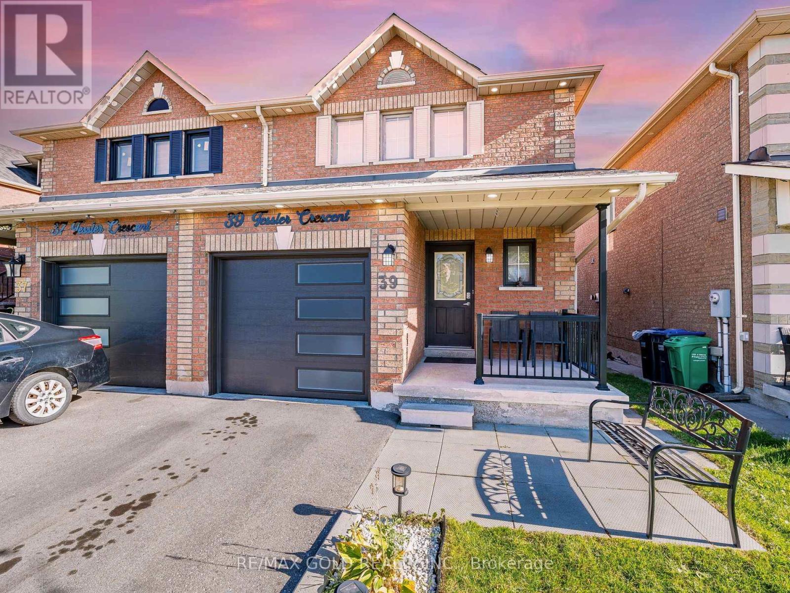 39 Tessler Crescent, Brampton, Ontario  L6X 4P8 - Photo 2 - W12470651