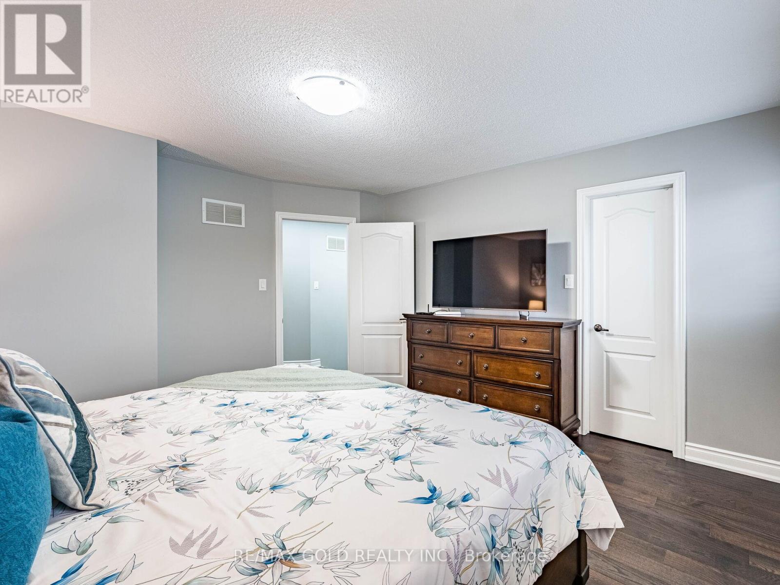 39 Tessler Crescent, Brampton, Ontario  L6X 4P8 - Photo 20 - W12470651