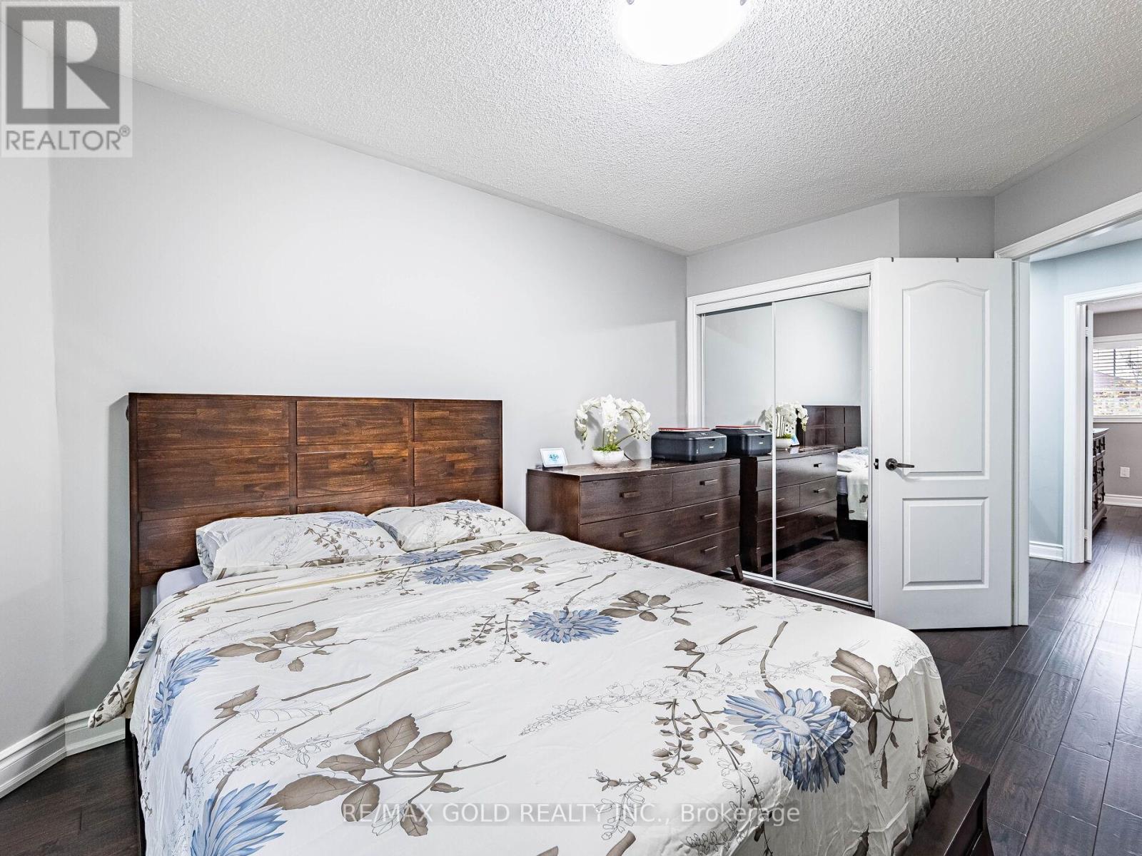 39 Tessler Crescent, Brampton, Ontario  L6X 4P8 - Photo 23 - W12470651