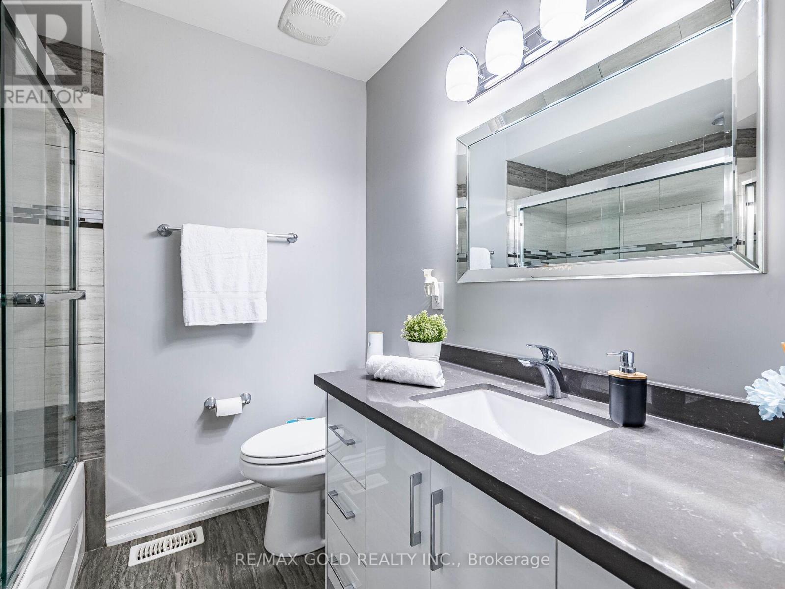 39 Tessler Crescent, Brampton, Ontario  L6X 4P8 - Photo 24 - W12470651