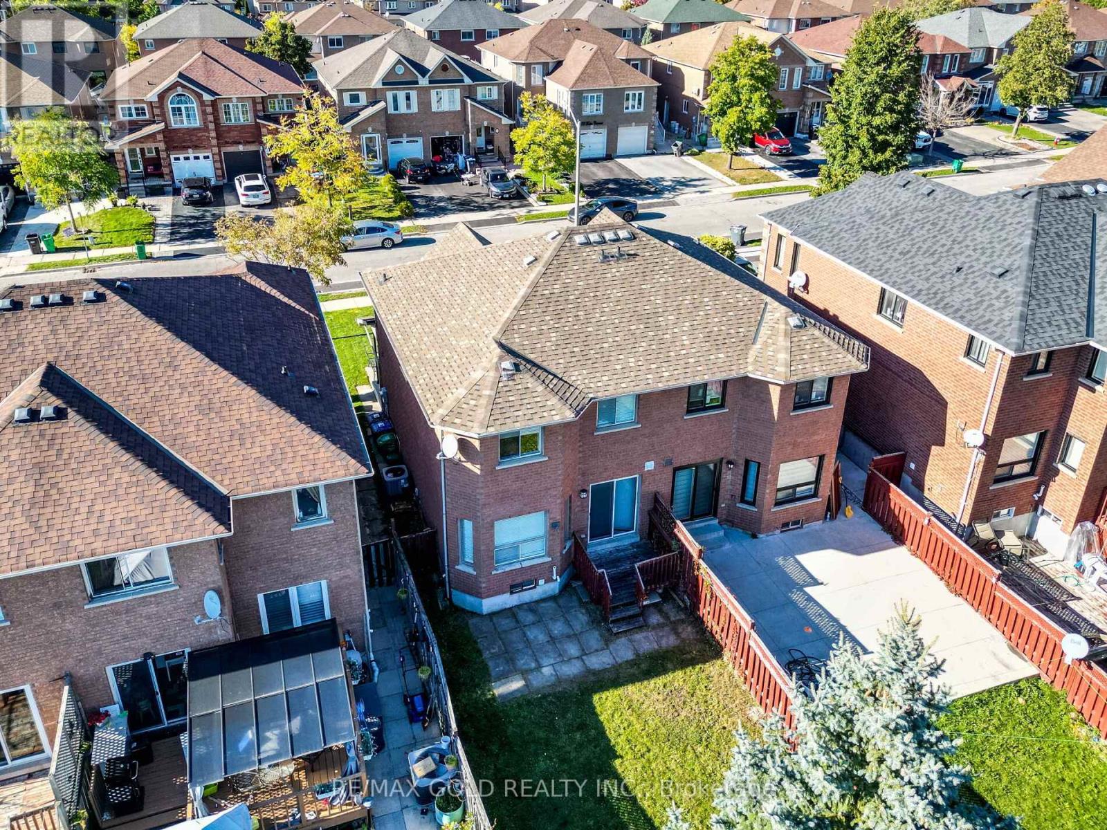 39 Tessler Crescent, Brampton, Ontario  L6X 4P8 - Photo 32 - W12470651