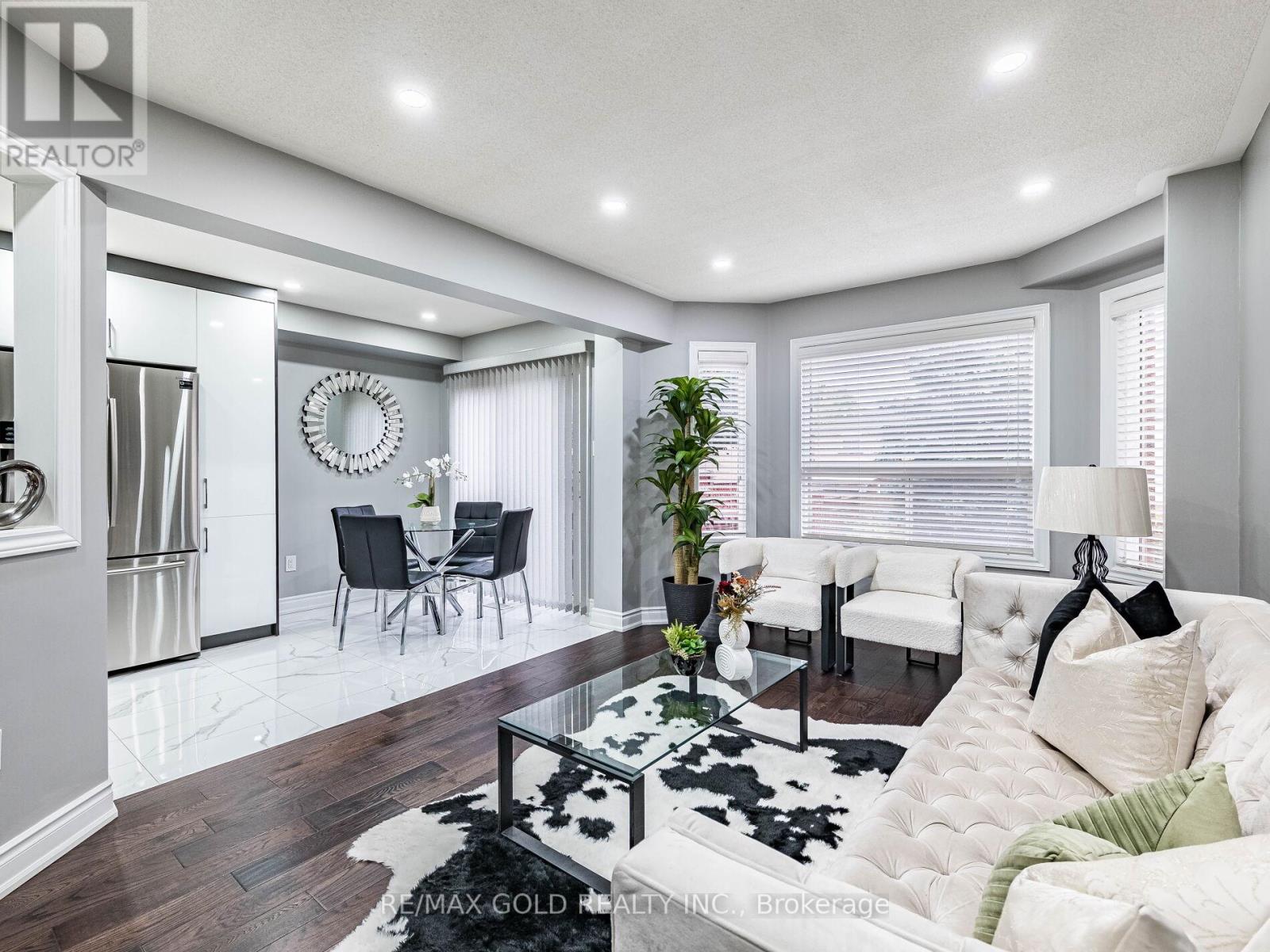 39 Tessler Crescent, Brampton, Ontario  L6X 4P8 - Photo 7 - W12470651