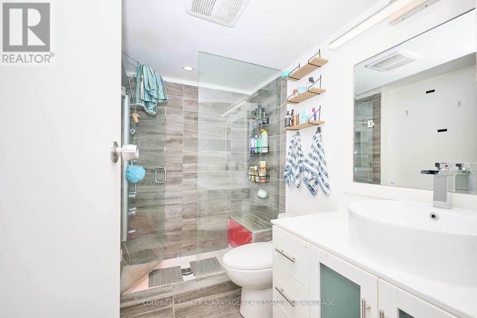 1123 Pelham Street, Pelham, Ontario  L3C 3E4 - Photo 17 - X12470667