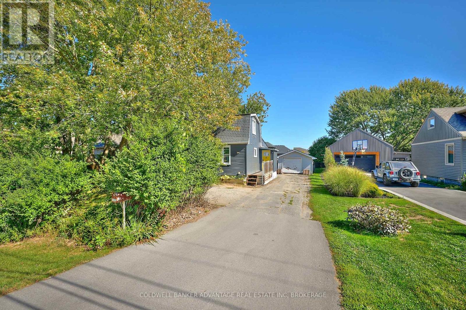 1123 Pelham Street, Pelham, Ontario  L3C 3E4 - Photo 2 - X12470667