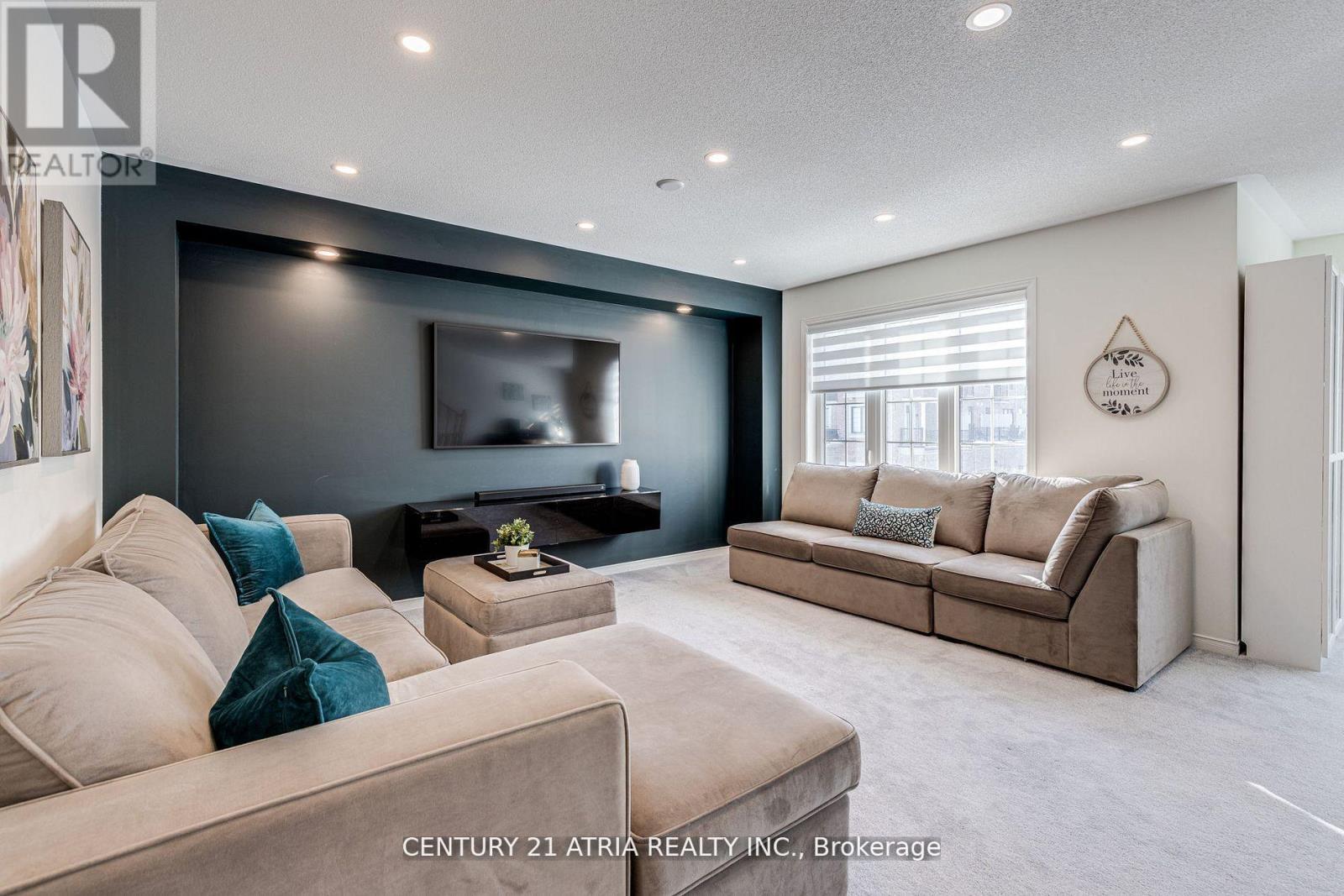 16 HARTNEY DRIVE, Richmond Hill, Ontario