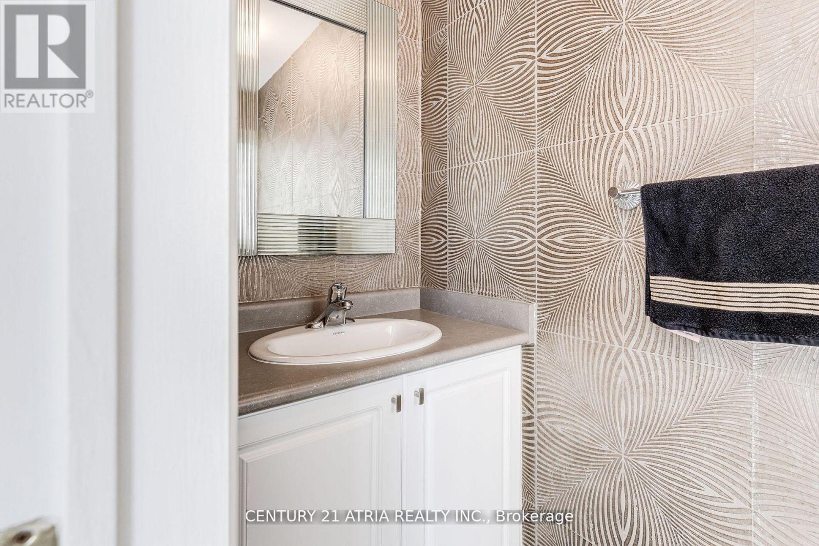 16 Hartney Drive, Richmond Hill, Ontario  L4S 0J8 - Photo 7 - N12201546