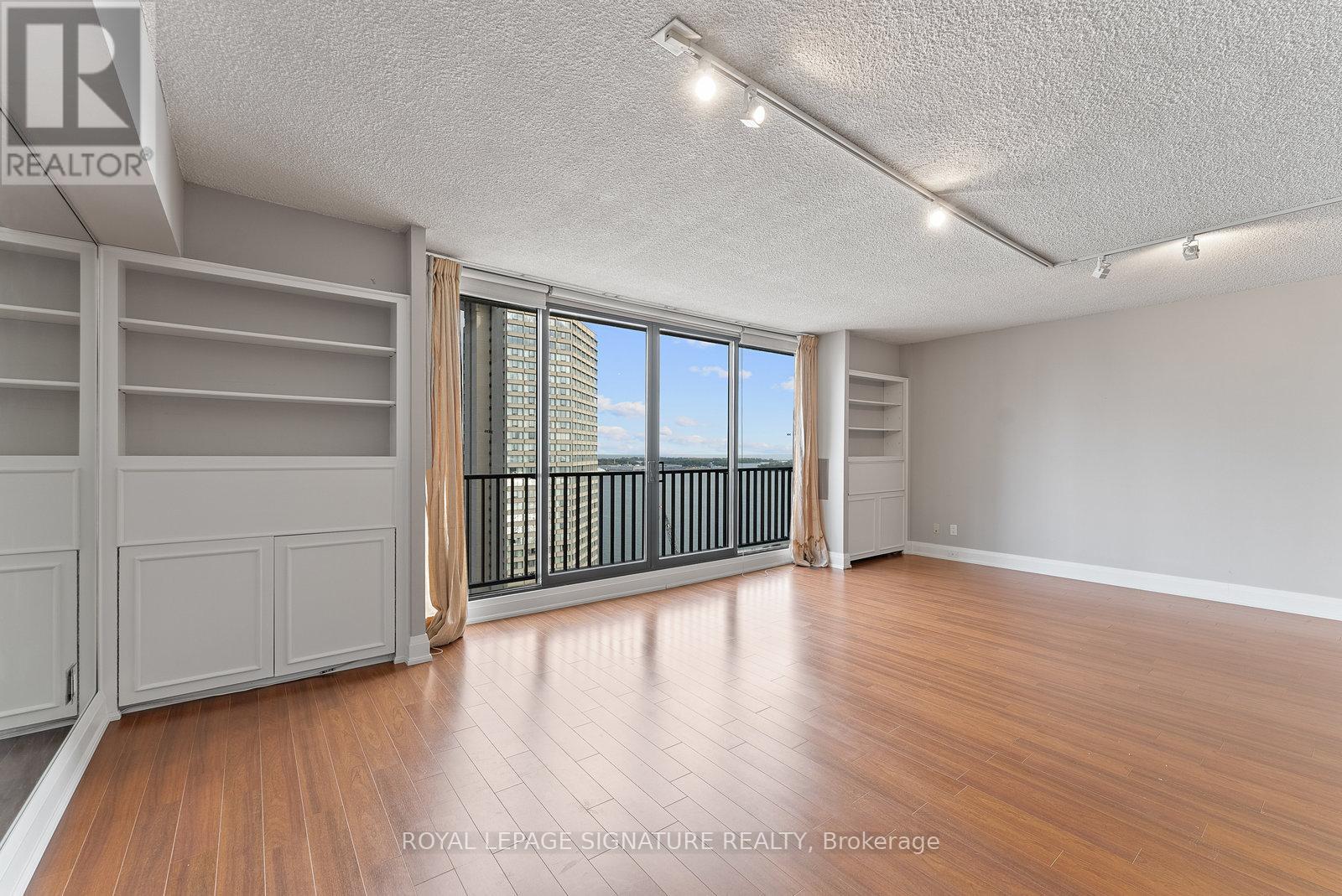 2436 - 33 Harbour Square, Toronto, Ontario  M5J 2G2 - Photo 10 - C12470664