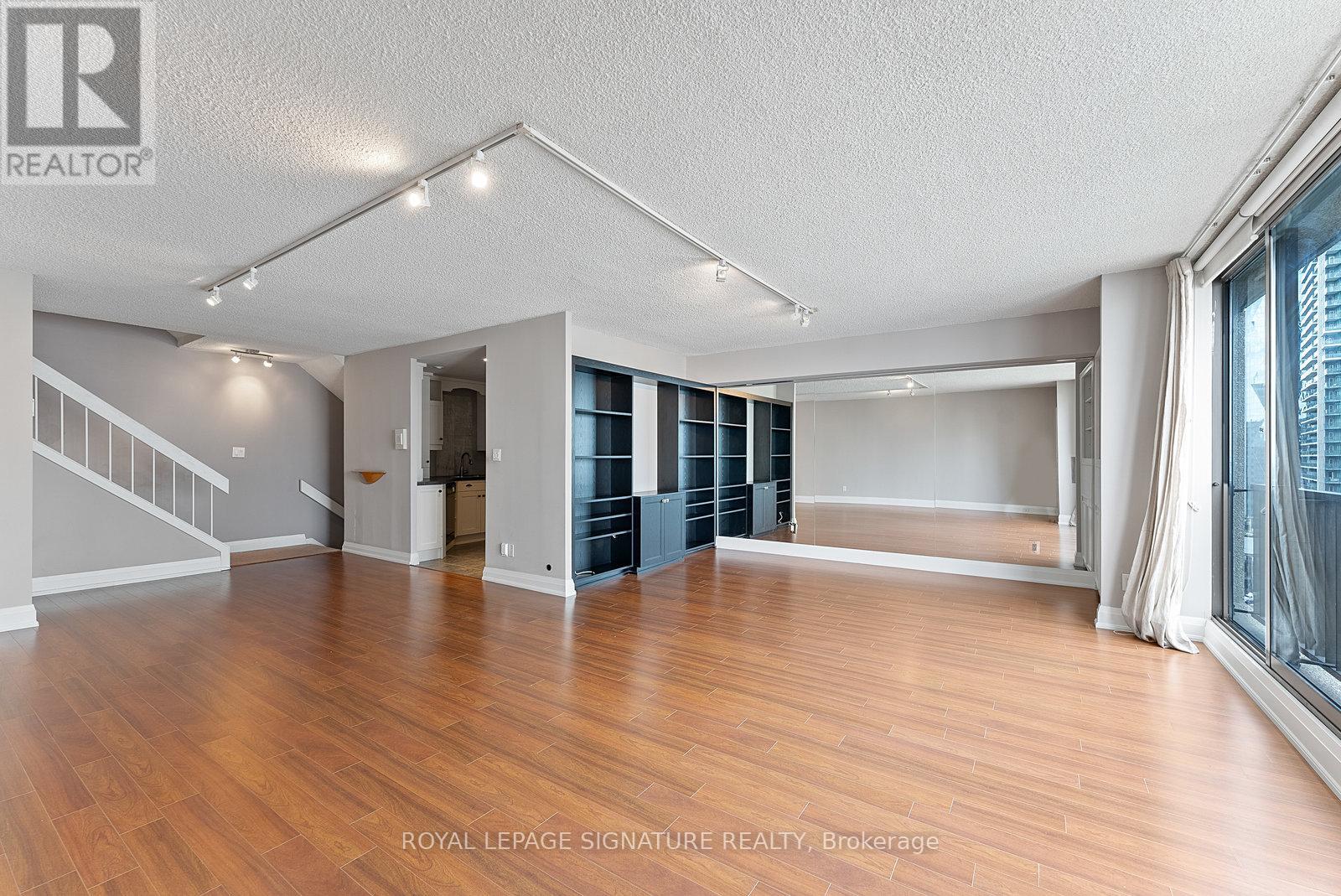 2436 - 33 Harbour Square, Toronto, Ontario  M5J 2G2 - Photo 6 - C12470664