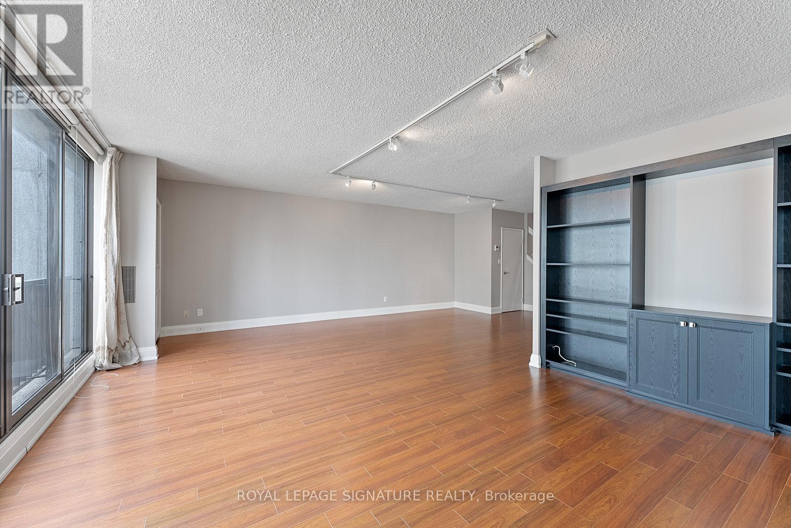 2436 - 33 Harbour Square, Toronto, Ontario  M5J 2G2 - Photo 8 - C12470664