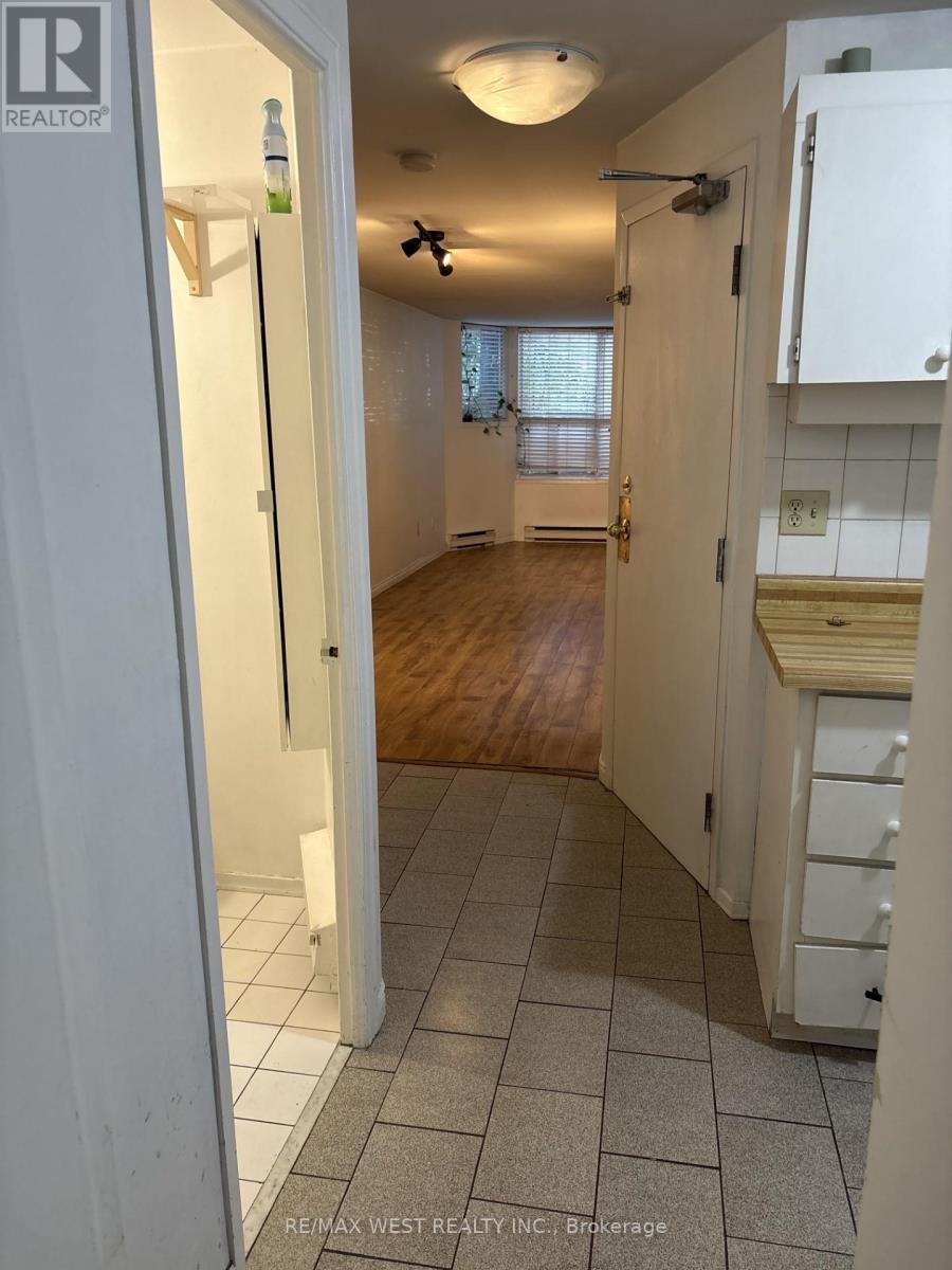 1 - 1061 Bathurst Street, Toronto, Ontario  M5R 3G8 - Photo 4 - C12470679