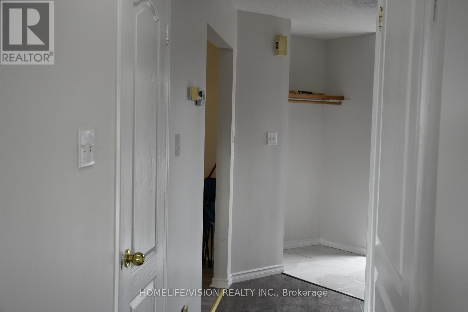 307 Bristol Crescent, Oshawa, Ontario  L1J 8J7 - Photo 2 - E12470684