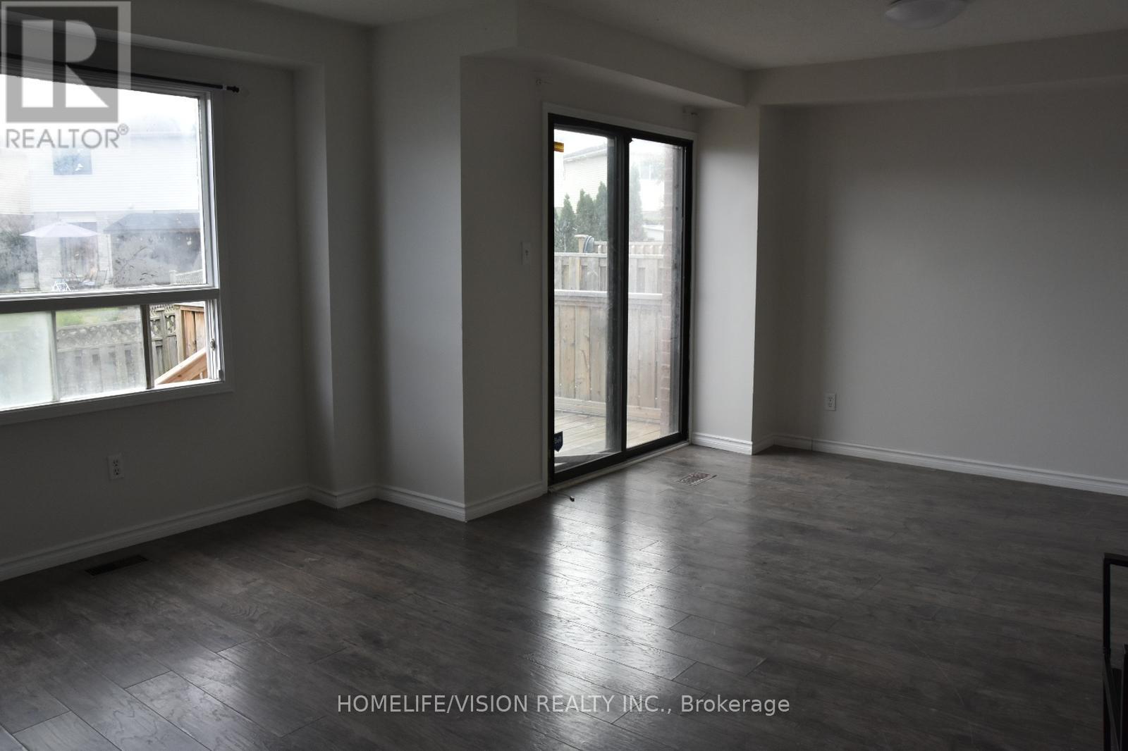 307 Bristol Crescent, Oshawa, Ontario  L1J 8J7 - Photo 9 - E12470684