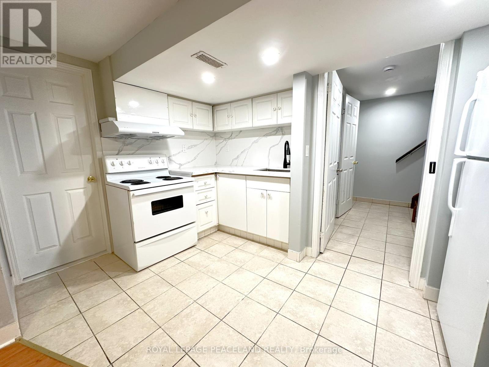 423 Osiris Drive, Richmond Hill, Ontario  L4C 2R1 - Photo 11 - N12470685