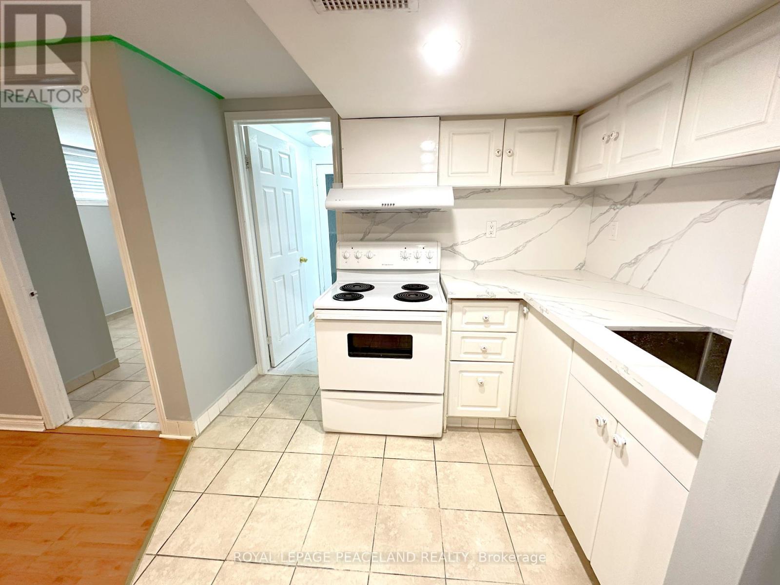 423 Osiris Drive, Richmond Hill, Ontario  L4C 2R1 - Photo 3 - N12470685