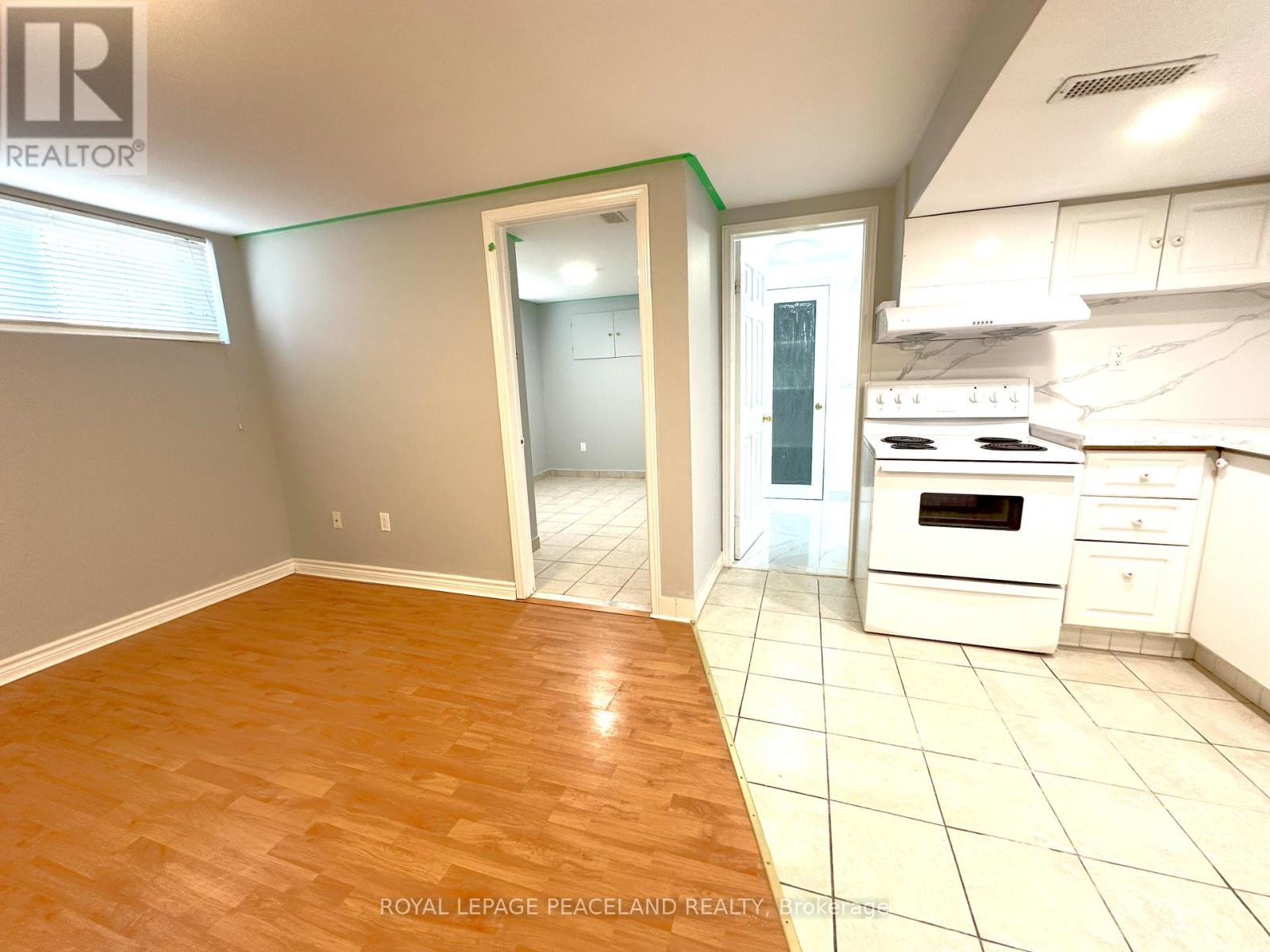423 Osiris Drive, Richmond Hill, Ontario  L4C 2R1 - Photo 5 - N12470685